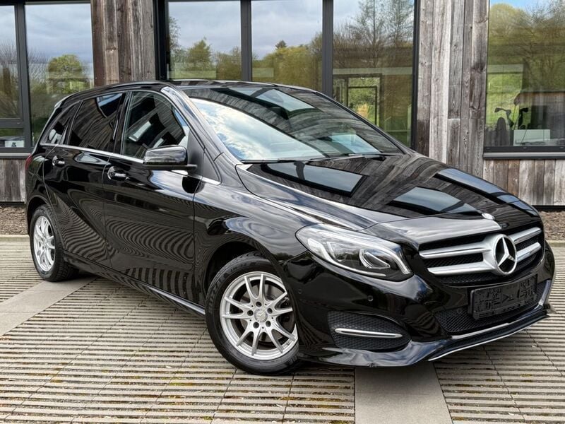 Schwarz Gebraucht 2016 Mercedes B180 Van / Kleinbus | 17.190 € (Fairer Preis) - Bild 1/4