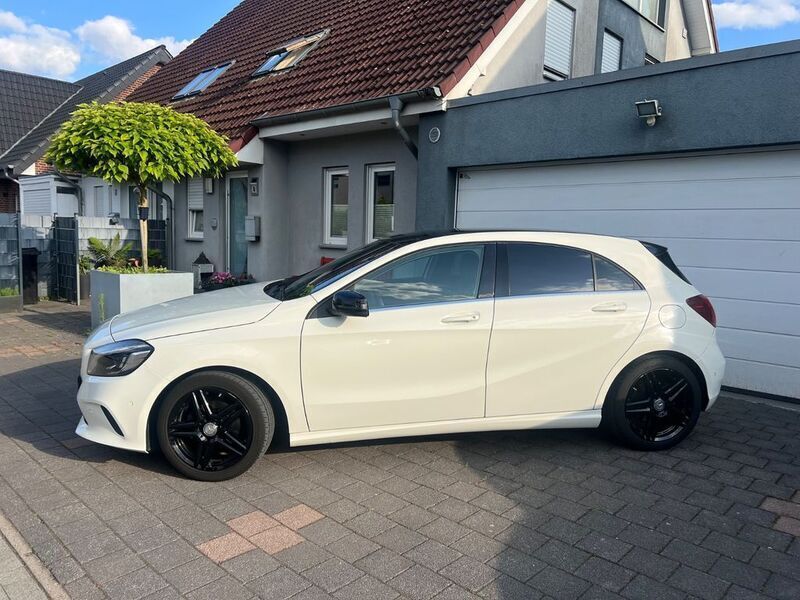 Weiß Gebraucht 2016 Mercedes A180 Limousine | 13.800 € (Etwas zu teuer) - Bild 1/4