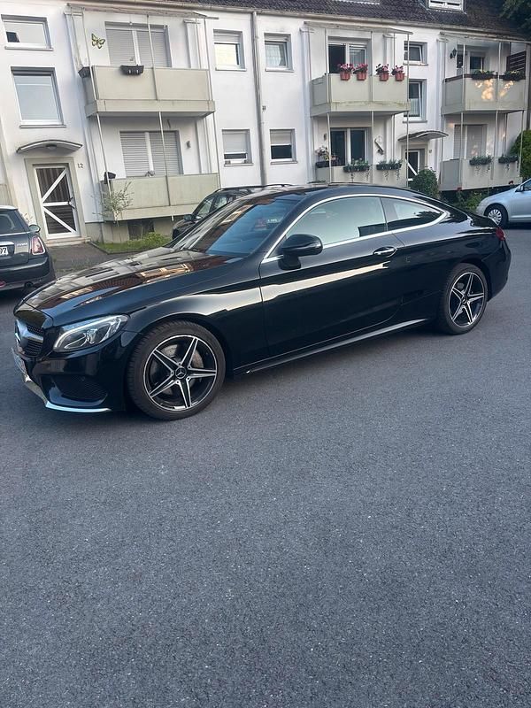 Schwarz Gebraucht 2017 Mercedes C250 AMG Coupé | 15.900 € (Superpreis) - Bild 1/4