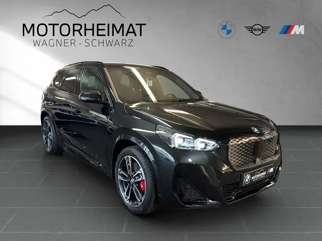 Neu BMW iX1 Performance 150 kW (204 PS) 2026 Black sapphire SUV