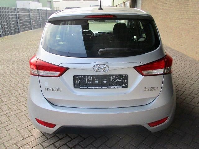 Gebraucht Hyundai ix20 Classic 90 PS (66 kW) 2011 Silber Kleinwagen