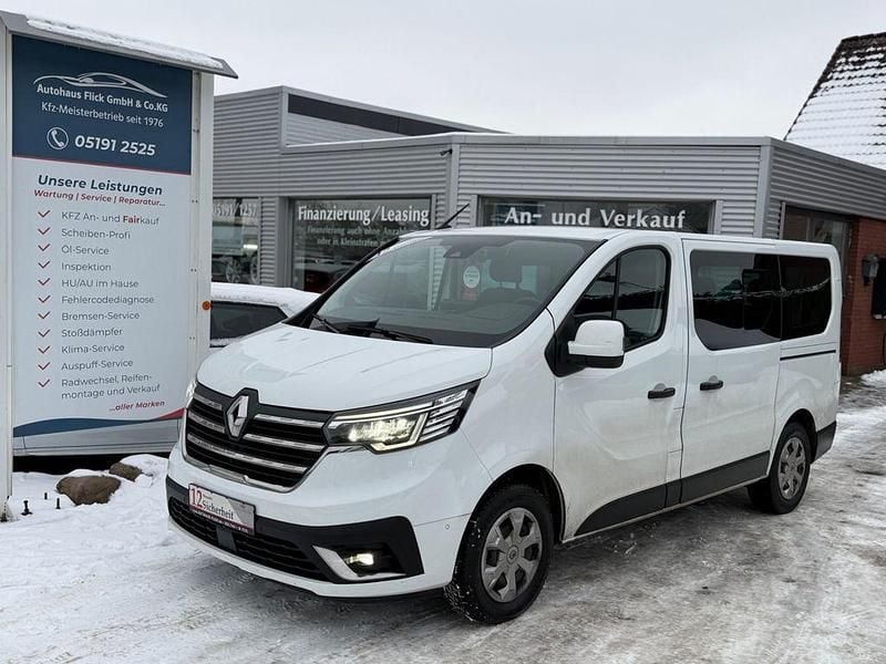 Weiß Gebraucht 2023 Renault Trafic Van / Kleinbus | 26.970 € (Guter Preis) - Bild 1/4