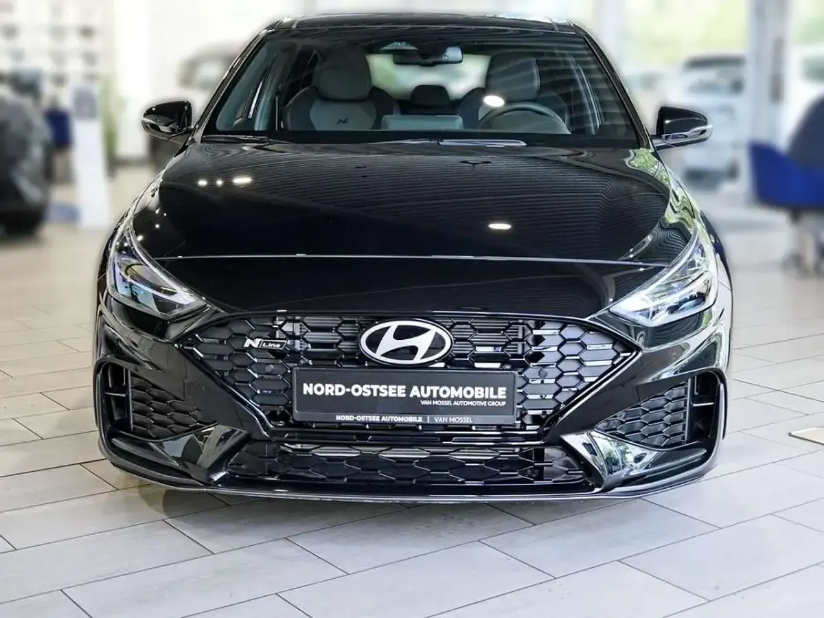Neu Hyundai i30 N Line 150 PS (110 kW) 2026 Abyss black Limousine