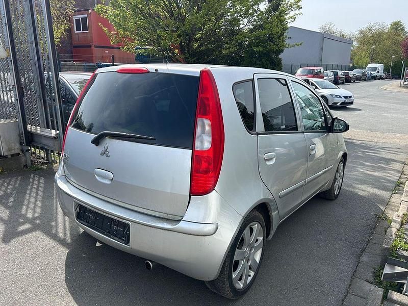 Gebraucht Mitsubishi Colt Motion 95 PS (69 kW) 2007 Silber Limousine