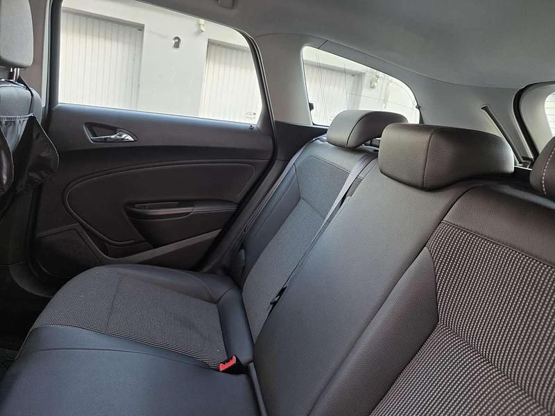 Gebraucht Opel Astra Exklusiv 131 PS (96 kW) 2014 Schwarz Kombi