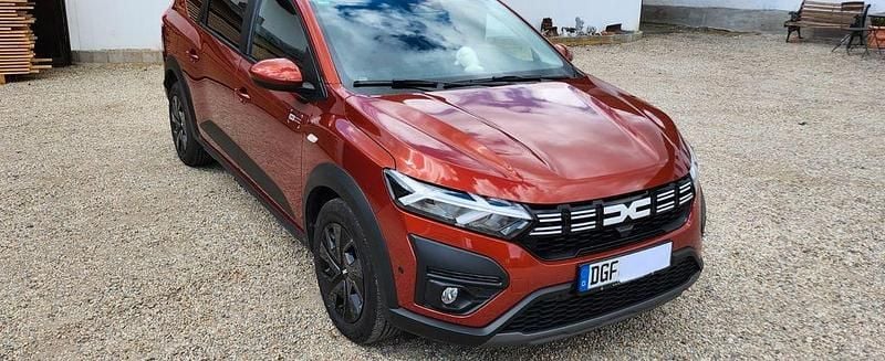Second-hand Dacia Jogger Expression 101 CP (74 kW) 2024 Maro Monovolum