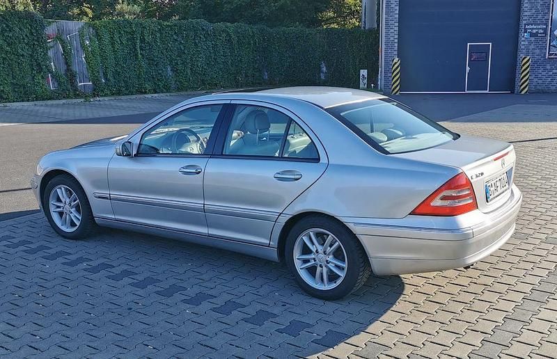 Silber Gebraucht 2001 Mercedes C320 Elegance Limousine | 2.600 € (Guter Preis) - Bild 1/4