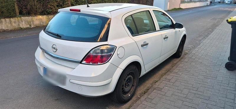 Gebraucht Opel Astra 90 PS (66 kW) 2009 Weiß Limousine