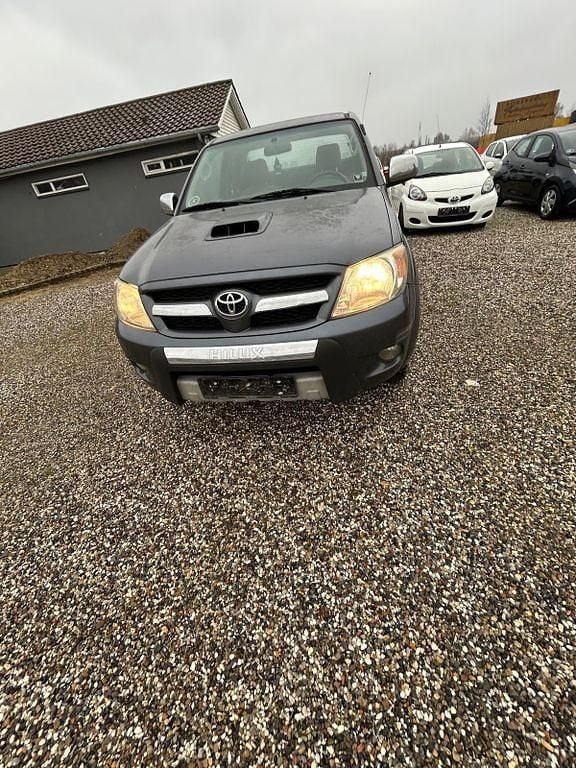 Grau Gebraucht 2007 Toyota HiLux Abholung | 7.500 € (Fairer Preis) - Bild 1/4