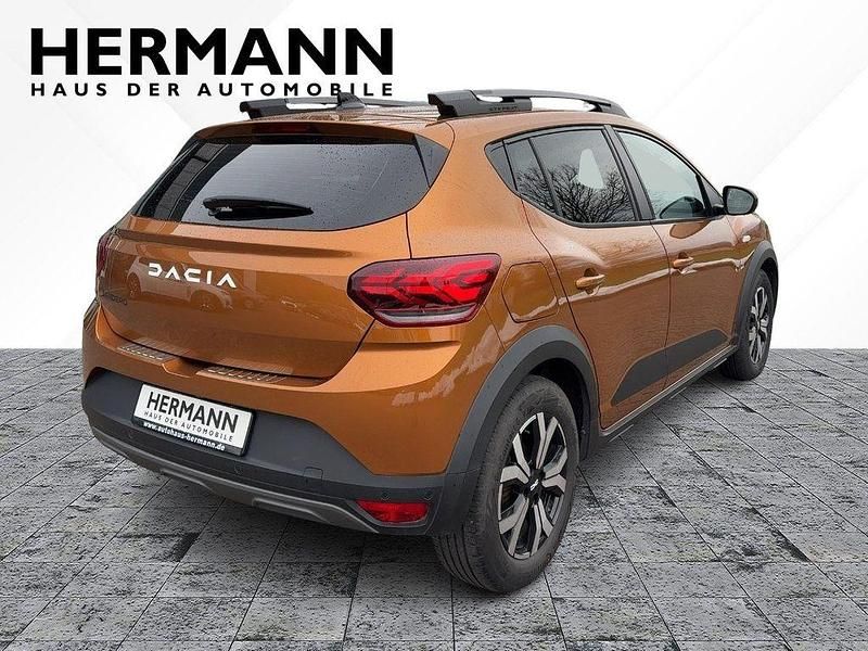 Gebraucht Dacia Sandero Expression 101 PS (74 kW) 2023 Taklamakanorange (orange) Kleinwagen