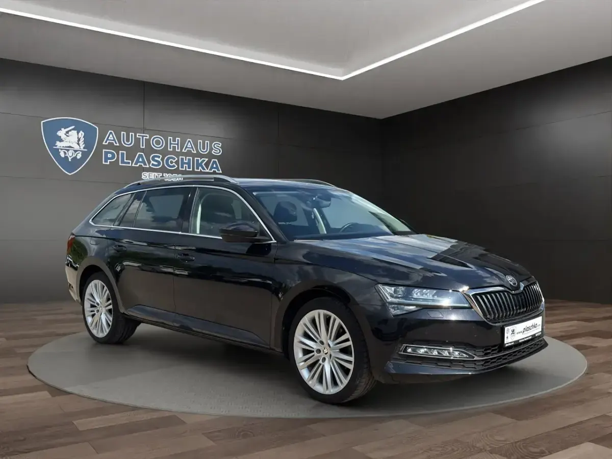 Gebraucht Skoda Superb Style 200 PS (147 kW) 2024 Schwarzmagic perleffekt Kombi