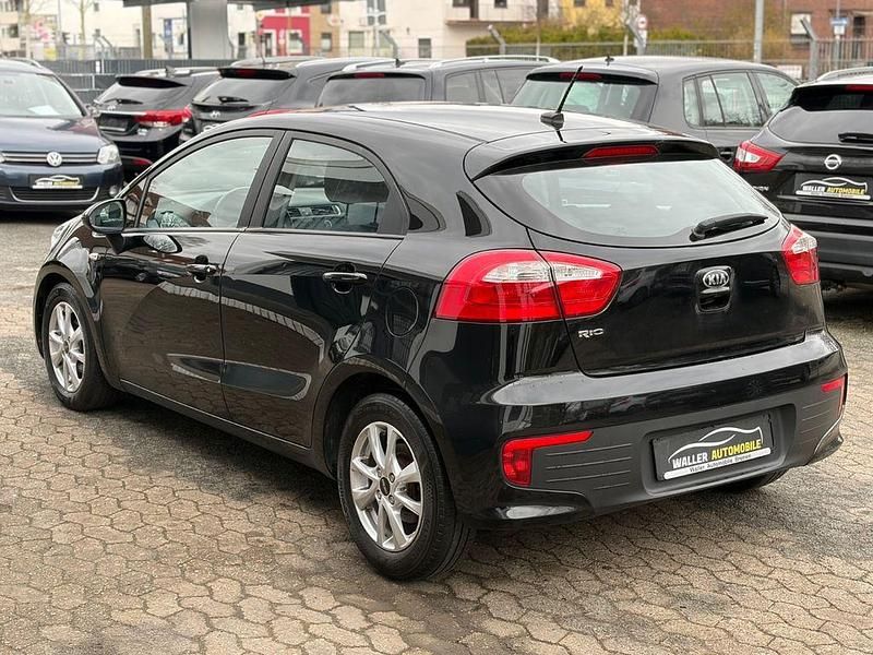 Gebraucht Kia Rio Spirit 86 PS (63 kW) 2016 Schwarz Kleinwagen