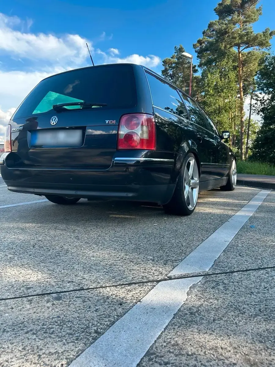 Gebraucht VW Passat Highline 131 PS (96 kW) 2001 Schwarz Kombi
