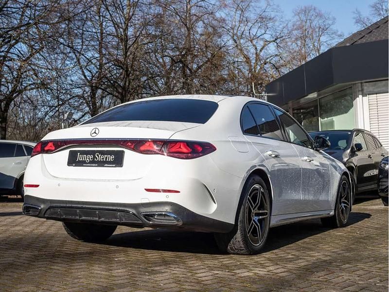 Gebraucht Mercedes E220 AMG 197 PS (144 kW) 2024 Weiss polarweiß Limousine