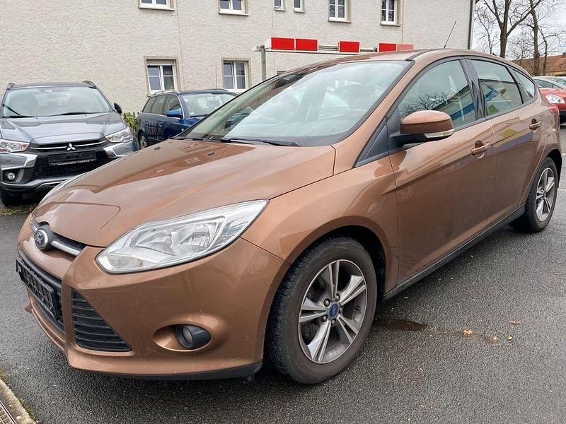 Braun Gebraucht 2014 Ford Focus Limousine | 5.450 € (Fairer Preis) - Bild 1/4