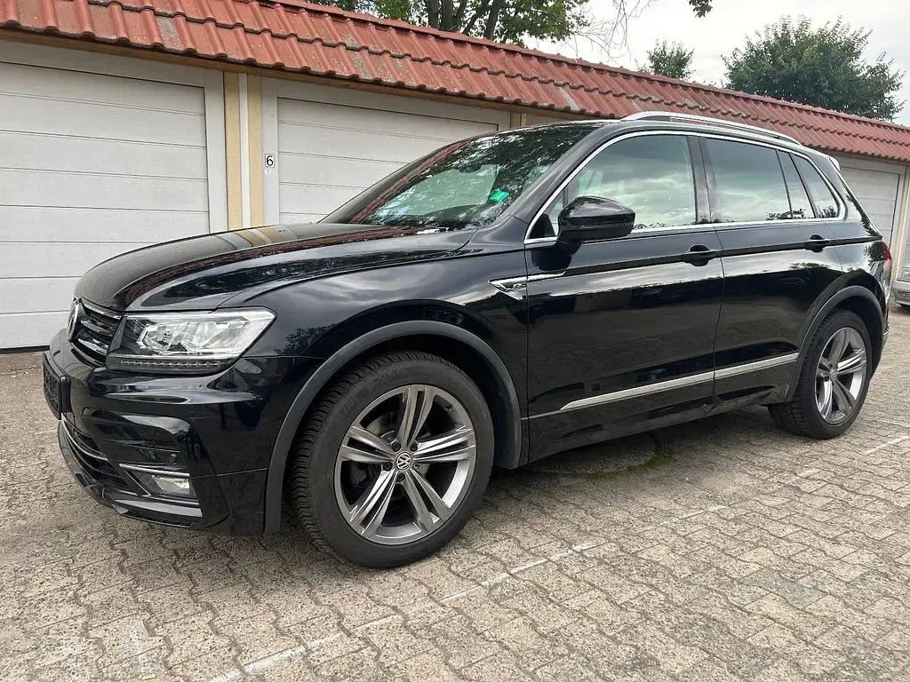 Gebraucht VW Tiguan R-line 150 PS (110 kW) 2020 Schwarz SUV