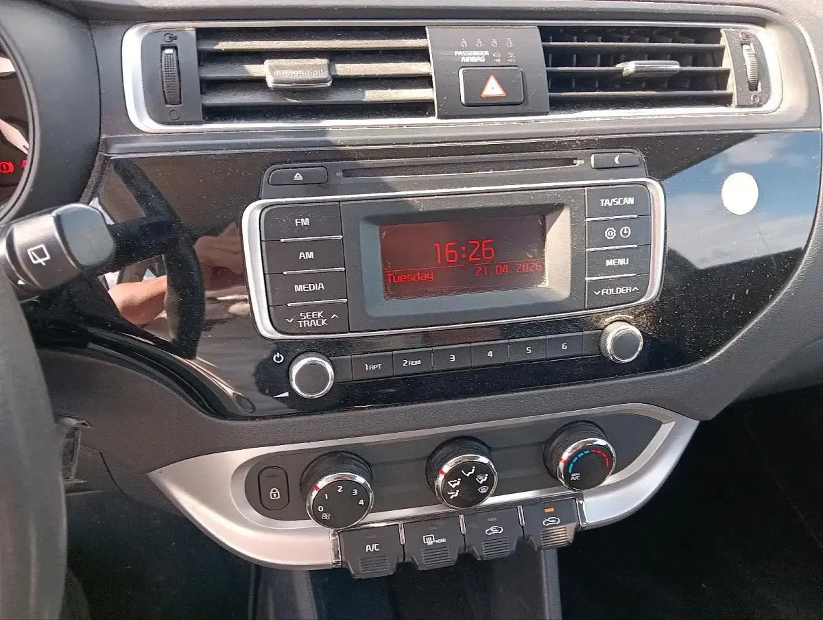 Gebraucht Kia Rio Edition 7 86 PS (63 kW) 2015 Limousine