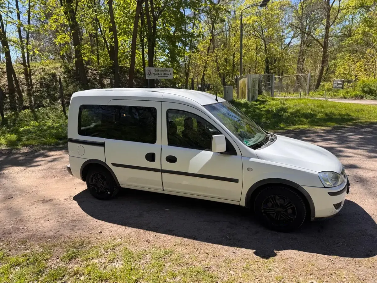 Usata Opel Combo 100 CV (73 kW) 2007 Bianco Monovolume