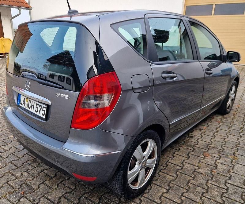 Grau Gebraucht 2010 Mercedes A160 Avantgarde Van / Kleinbus | 4.500 € (Fairer Preis) - Bild 1/4