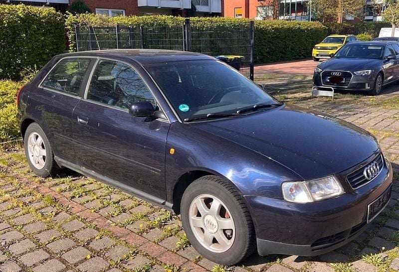 Second-hand Audi A3 101 CP (74 kW) 1998 Albastru Hatchback