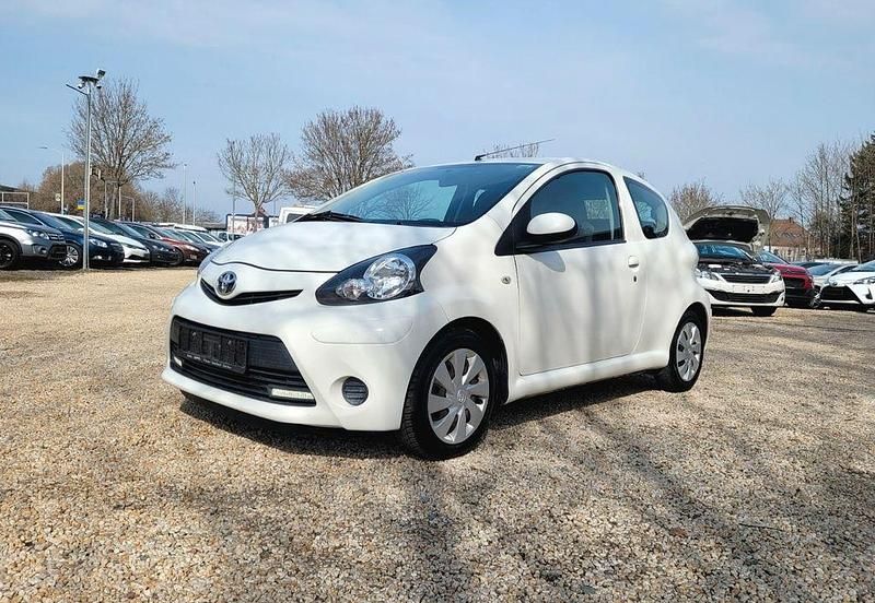 Gebraucht Toyota Aygo Cool 68 PS (50 kW) 2014 Weiß Kleinwagen