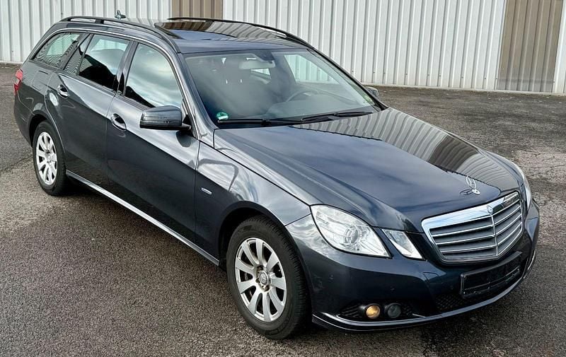 Grau Gebraucht 2011 Mercedes E200 Kombi | 7.390 € (Superpreis) - Bild 1/4