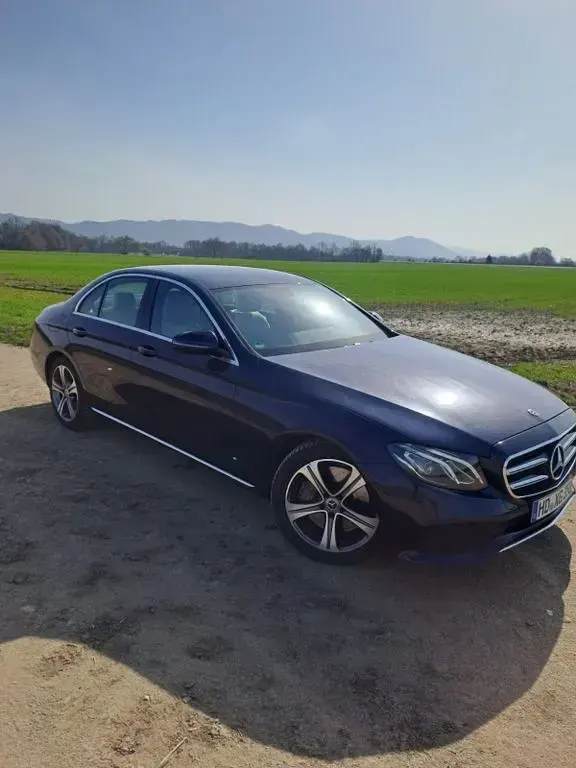 Gebraucht Mercedes E350 286 PS (210 kW) 2019 Blau Limousine