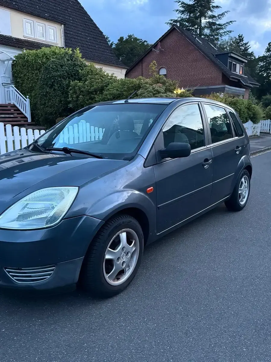 Gebraucht Ford Fiesta 60 PS (44 kW) 2003 Grau Kleinwagen