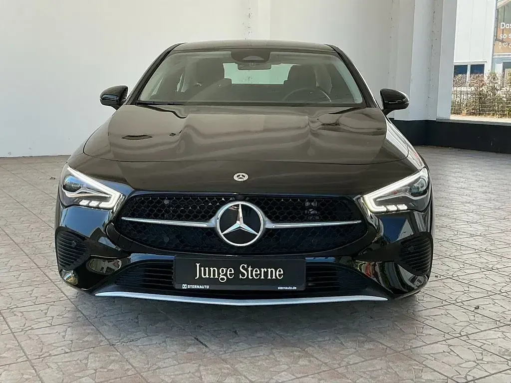Gebraucht Mercedes CLA200 163 PS (119 kW) 2024 Unilack nachtschwarz Coupé