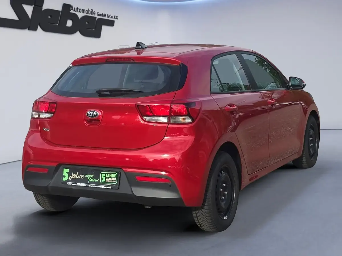 Używany Kia Rio Vision 101 KM (74 kW) 2022 Czerwony Hatchback