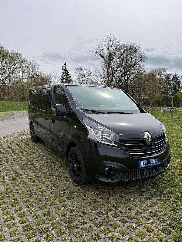 Gebraucht Renault Trafic 145 PS (106 kW) 2016 Schwarz Van / Kleinbus