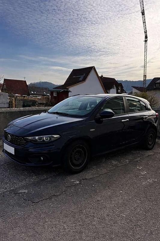 Gebraucht Fiat Tipo Easy 95 PS (69 kW) 2017 Blau Kleinwagen
