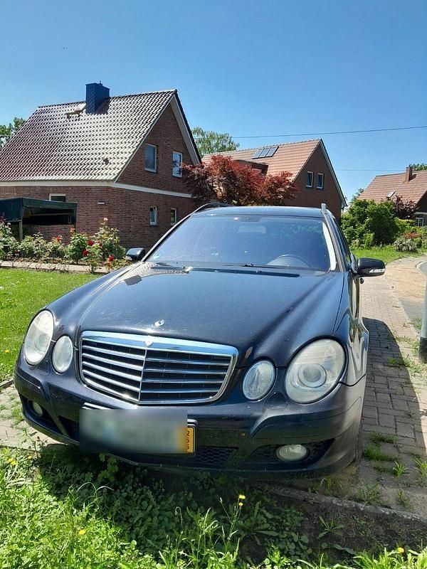 Schwarz Gebraucht 2007 Mercedes E220 Classic Kombi | 1.400 € (Guter Preis) - Bild 1/4