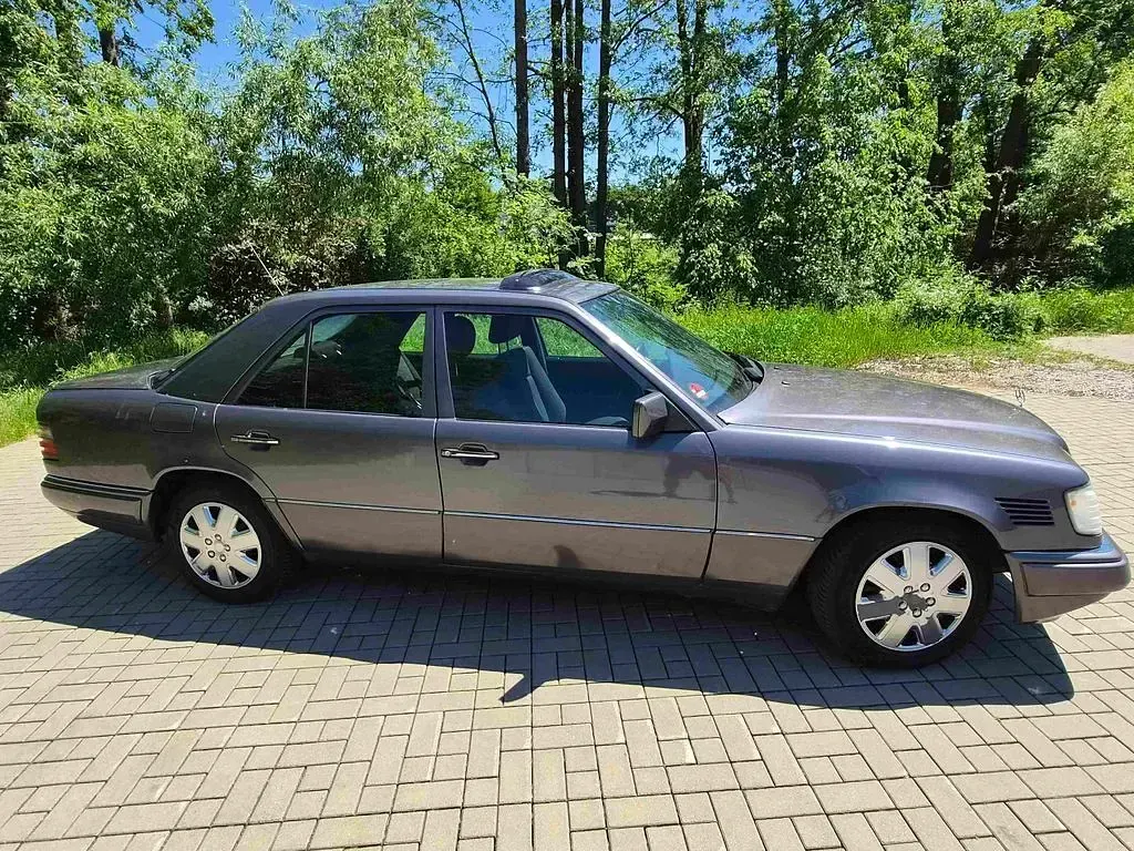 Brugt Mercedes E250 113 HK (83 kW) 1994 Grå Sedan