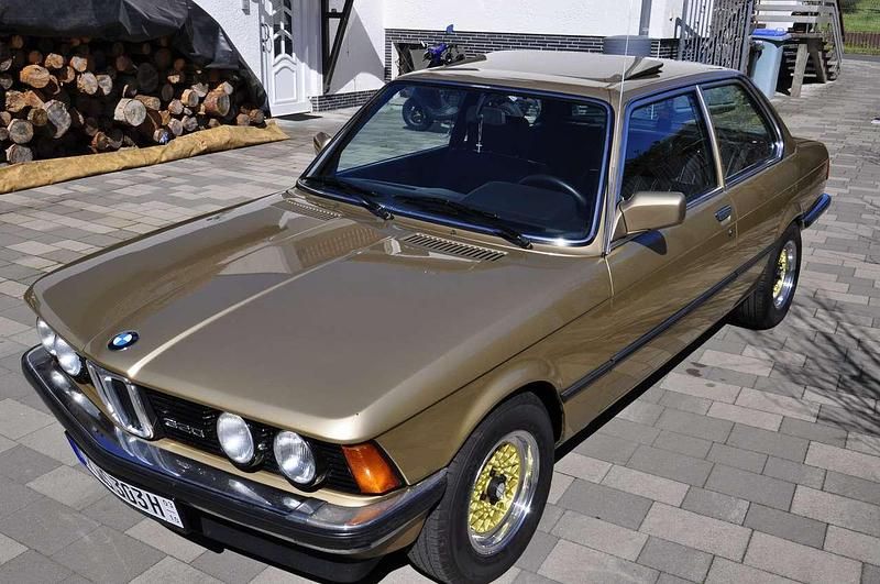 Gebraucht BMW 320 122 PS (89 kW) 1982 Gold Coupé