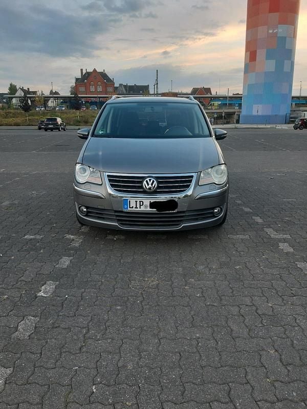 Grün Gebraucht 2009 VW Touran Van / Kleinbus | 3.500 € (Fairer Preis) - Bild 1/4