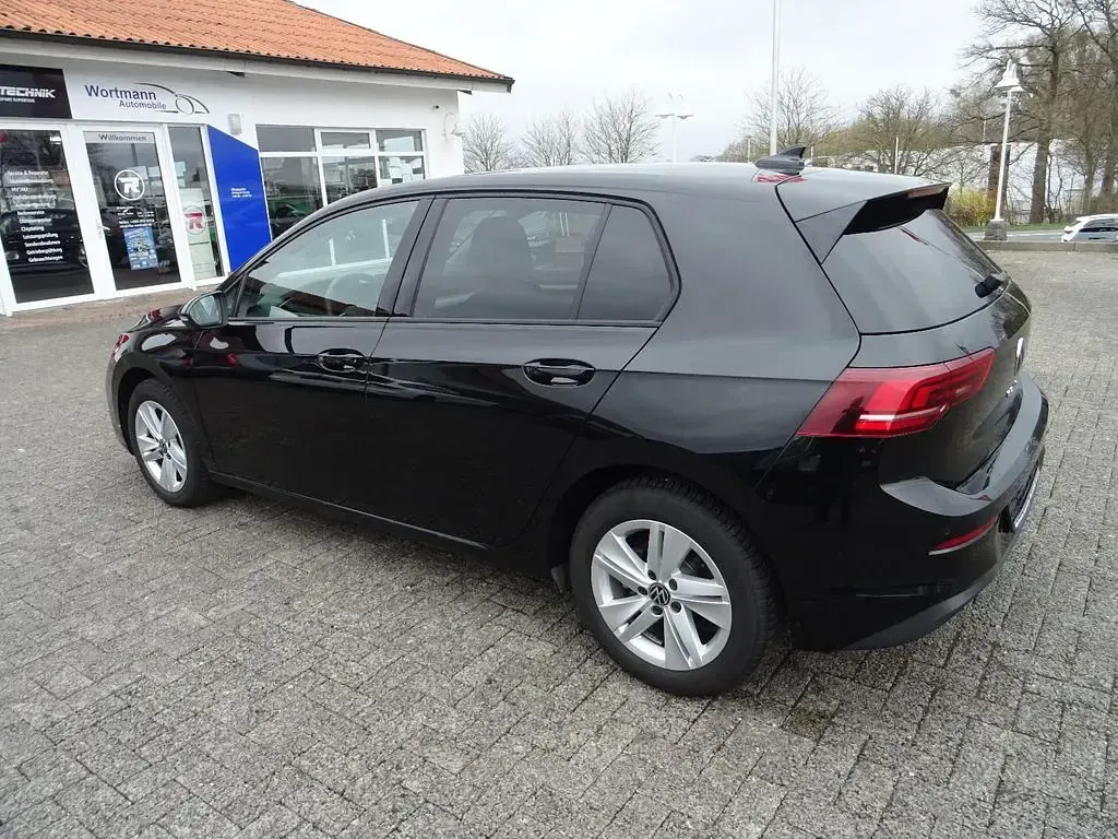 Gebraucht VW Golf VIII Life 150 PS (110 kW) 2025 Schwarz Limousine
