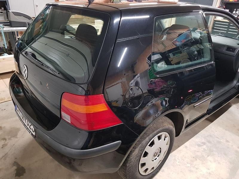 Gebraucht VW Golf IV Basis 75 PS (55 kW) 2002 Schwarz Limousine