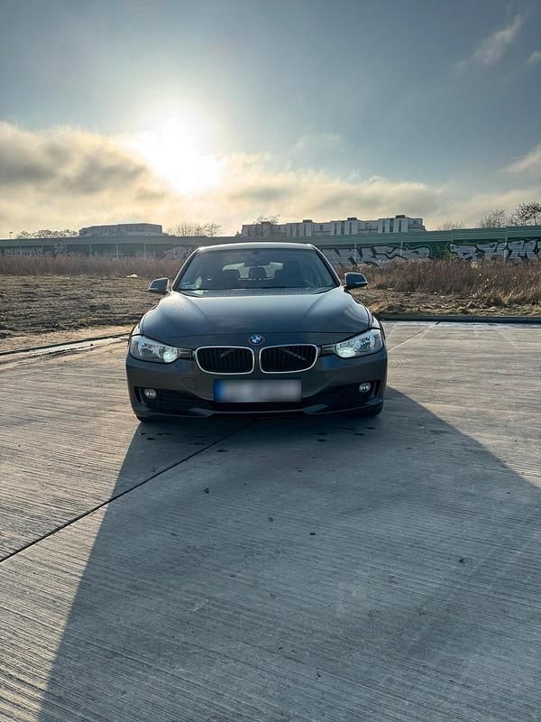 Gebraucht BMW 320 163 PS (119 kW) 2013 Grau Kombi