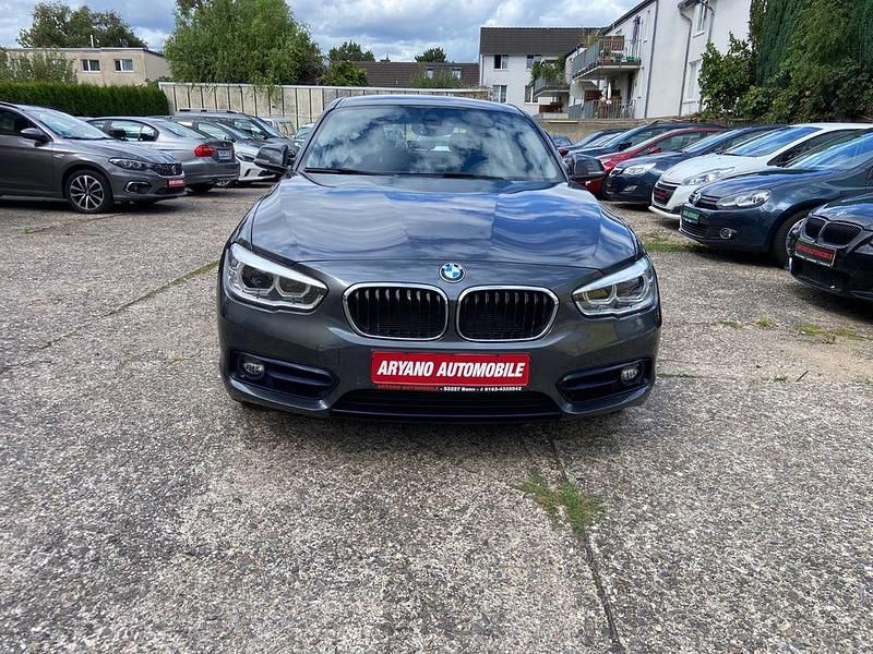 Grau Gebraucht 2018 BMW 120 Sport Line Kleinwagen | 11.999 € (Fairer Preis) - Bild 1/4