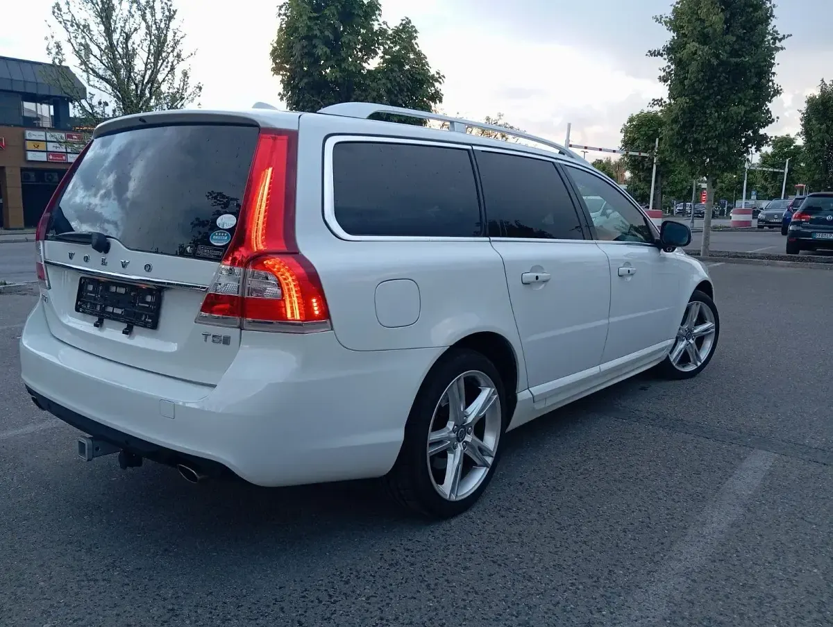 Używany Volvo V70 245 KM (180 kW) 2016 Biały Kombi