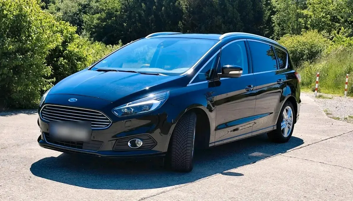 Gebraucht Ford S-MAX Titanium 190 PS (139 kW) 2026 Schwarz Van / Kleinbus