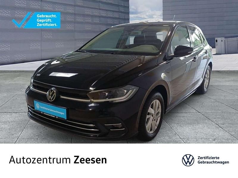 Deep black perleffekt (metallic) Gebraucht 2024 VW Polo Style Limousine | 23.590 € (Fairer Preis) - Bild 1/4