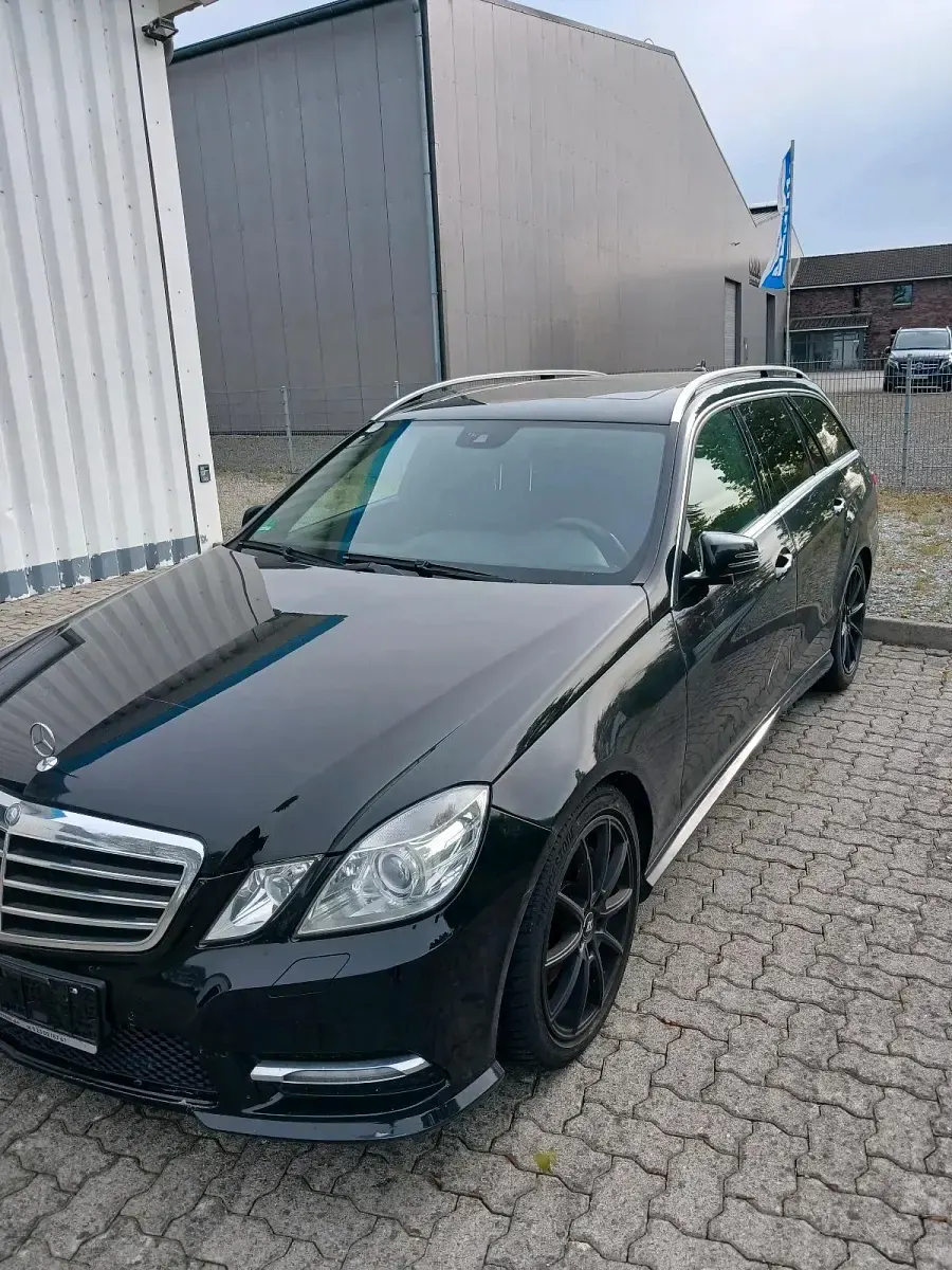 Gebraucht Mercedes E200 136 PS (100 kW) 2011 Schwarz Kombi