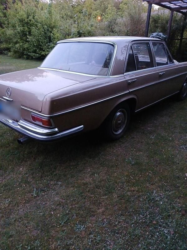 Gebraucht Mercedes 250 140 PS (102 kW) 1967 Gold Limousine