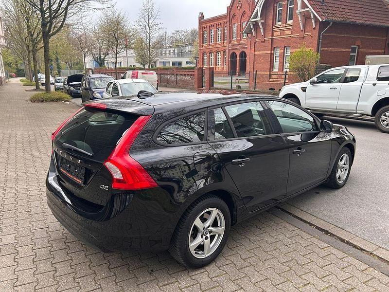 Gebraucht Volvo V60 120 PS (88 kW) 2016 Schwarz Kombi