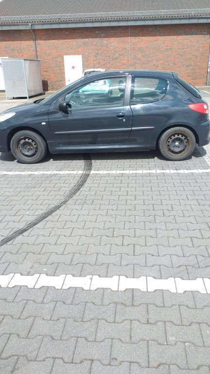 Gebraucht Peugeot 206 73 PS (53 kW) 2011 Grau Limousine