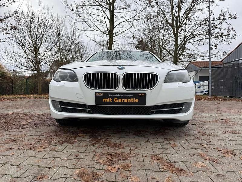 Alpinweiss iii Gebraucht 2011 BMW 520 Limousine | 11.000 € (Guter Preis) - Bild 1/4