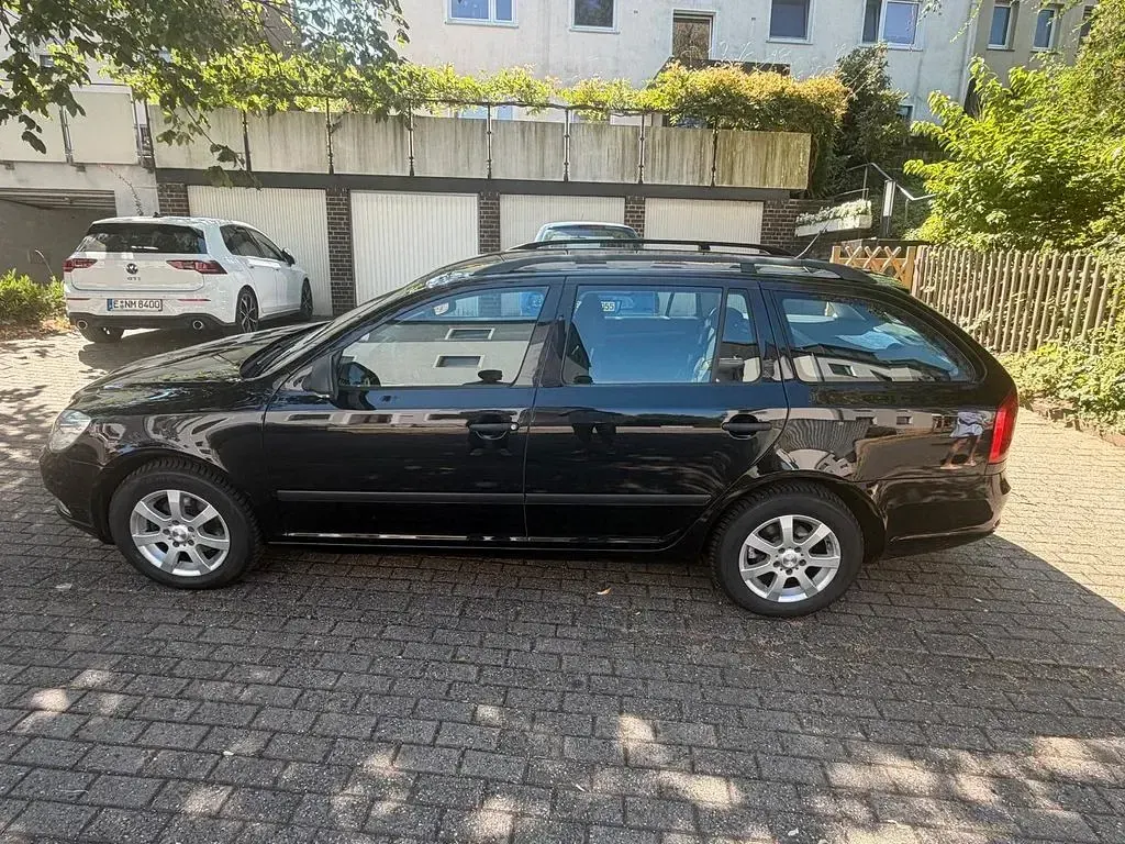 Gebraucht Skoda Octavia Fun 105 PS (77 kW) 2012 Schwarz Kombi