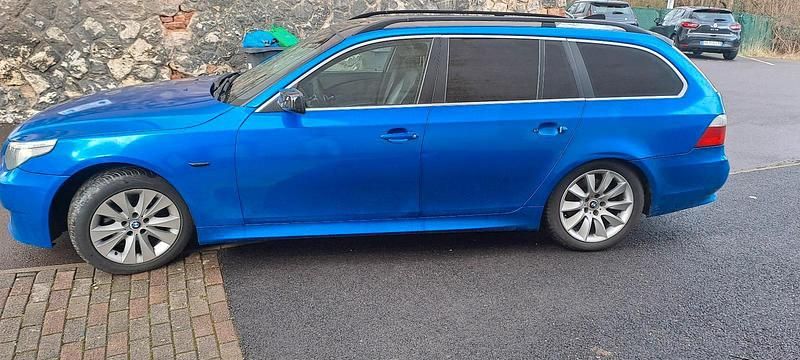 Gebraucht BMW 525 177 PS (130 kW) 2005 Blau Kombi